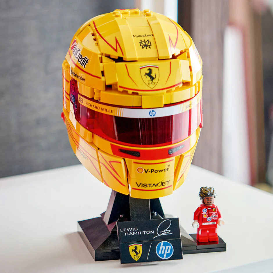 Scuderia Ferrari HP Lewis Hamilton sisakja - Image 5