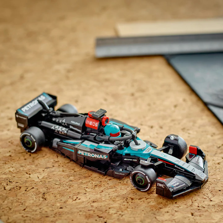 Mercedes-AMG F1® W15 versenyautó - Image 6
