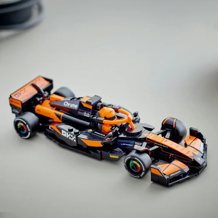McLaren F1® Team MCL38 versenyautó - Image 3