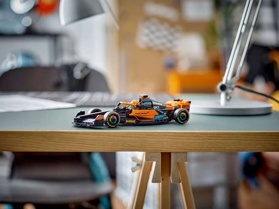 McLaren Formula 1-es versenyautó 2023 - Image 6